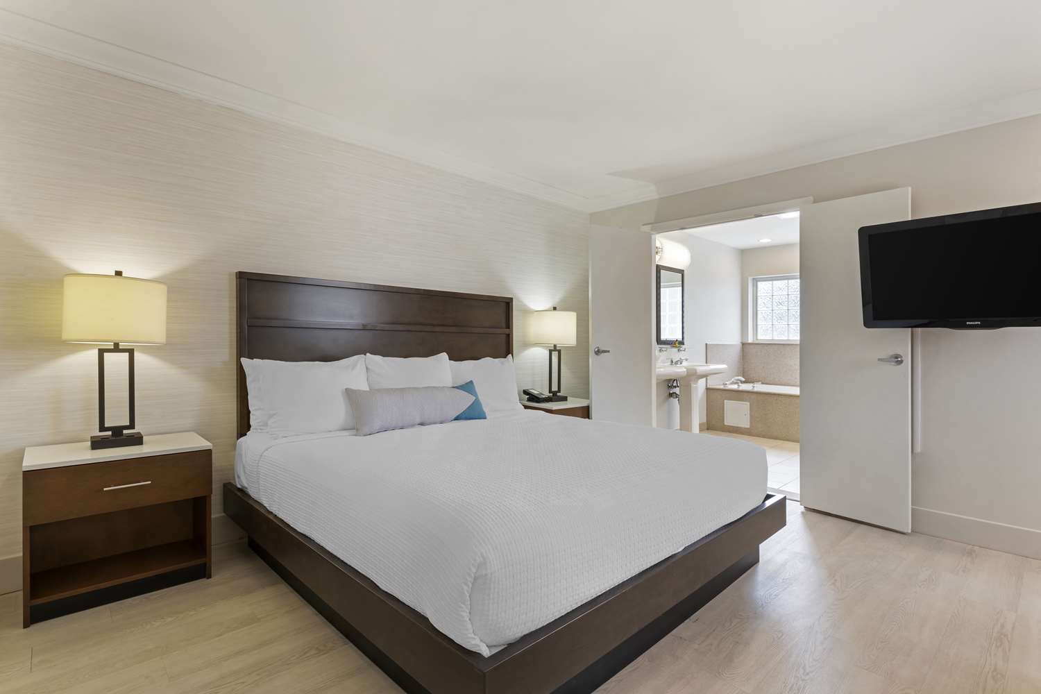 Suite, King Bed, Sofa, Living Area, Jetted Tub
