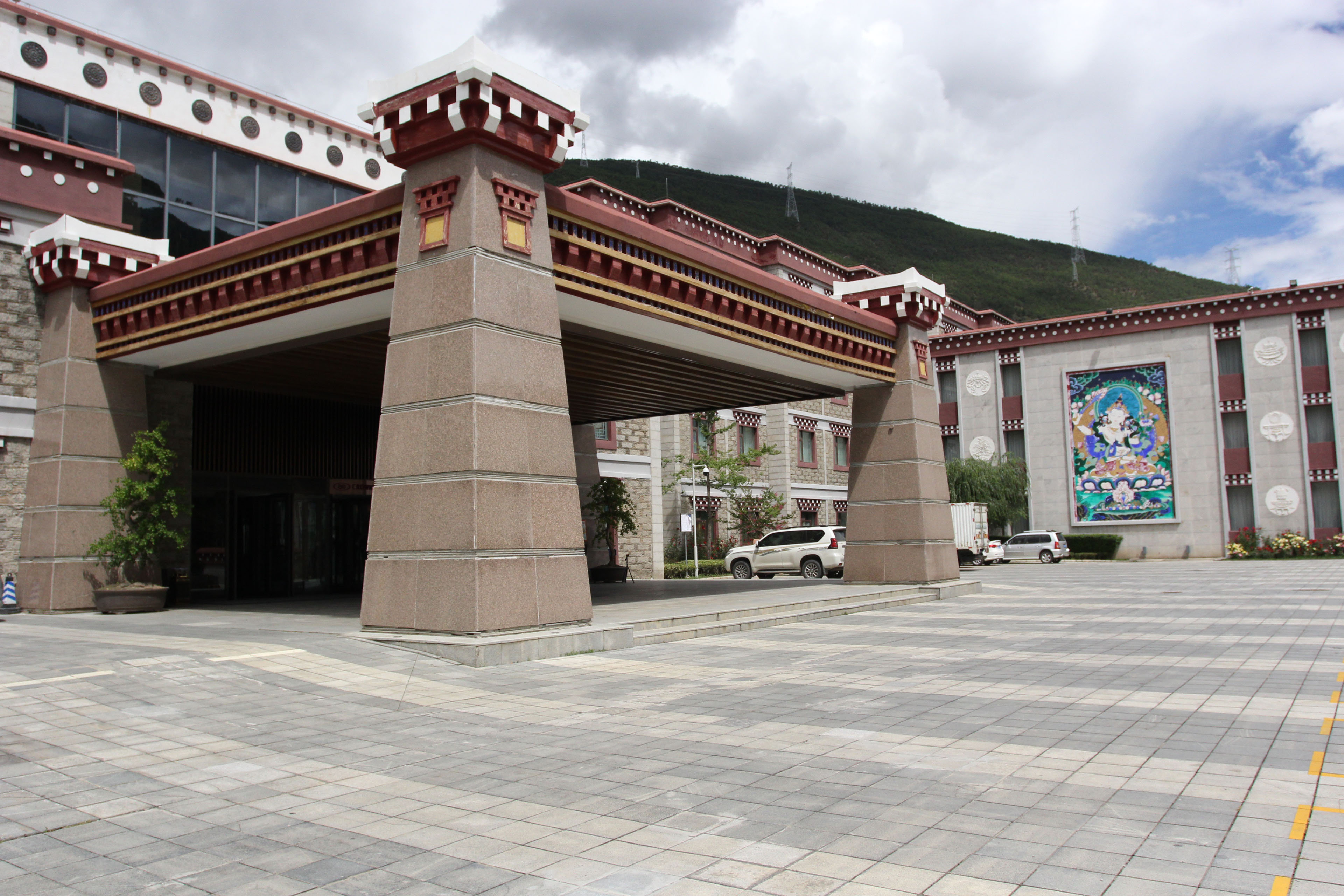 Crowne Plaza Yading 74/81