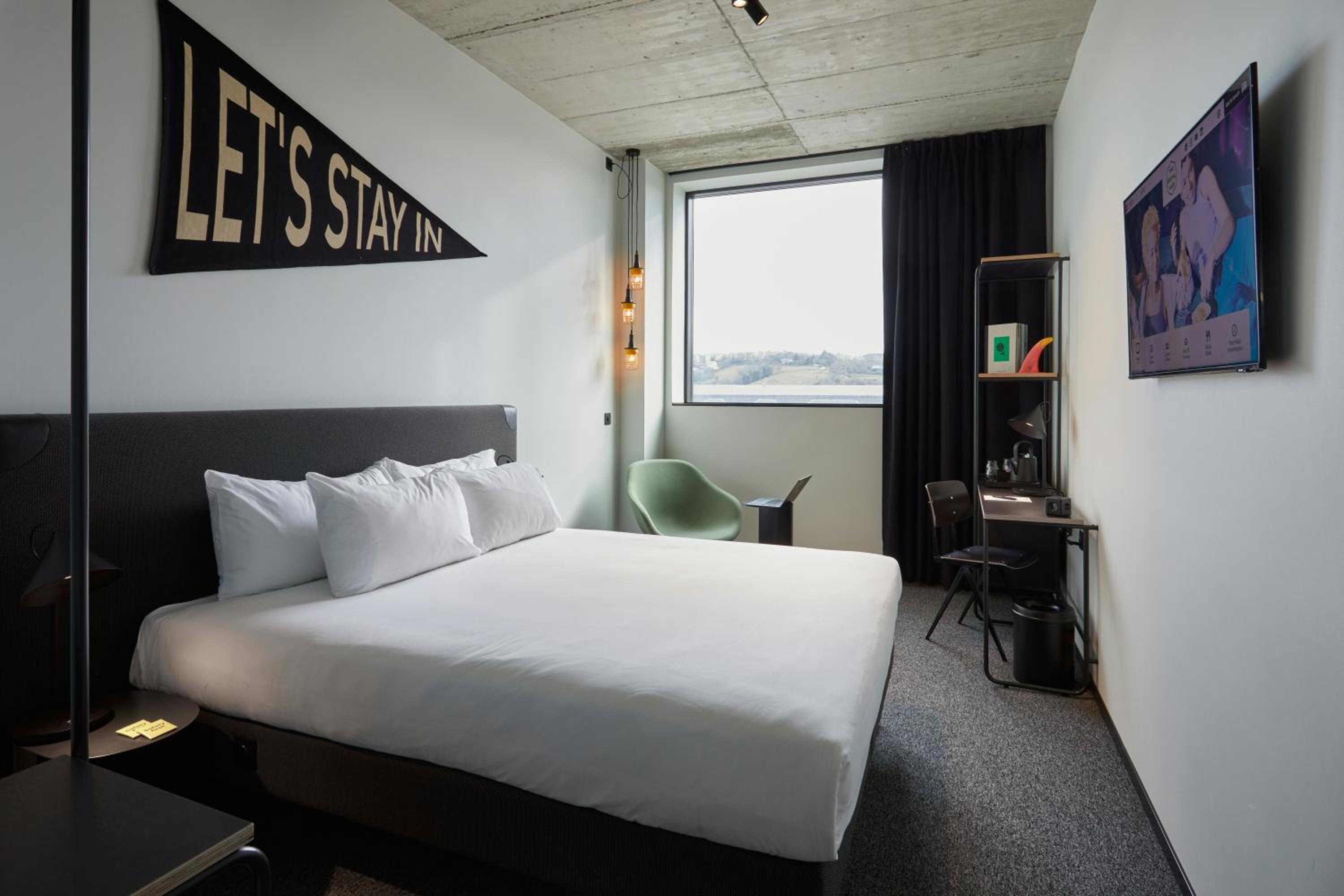 Room, Queen Bed