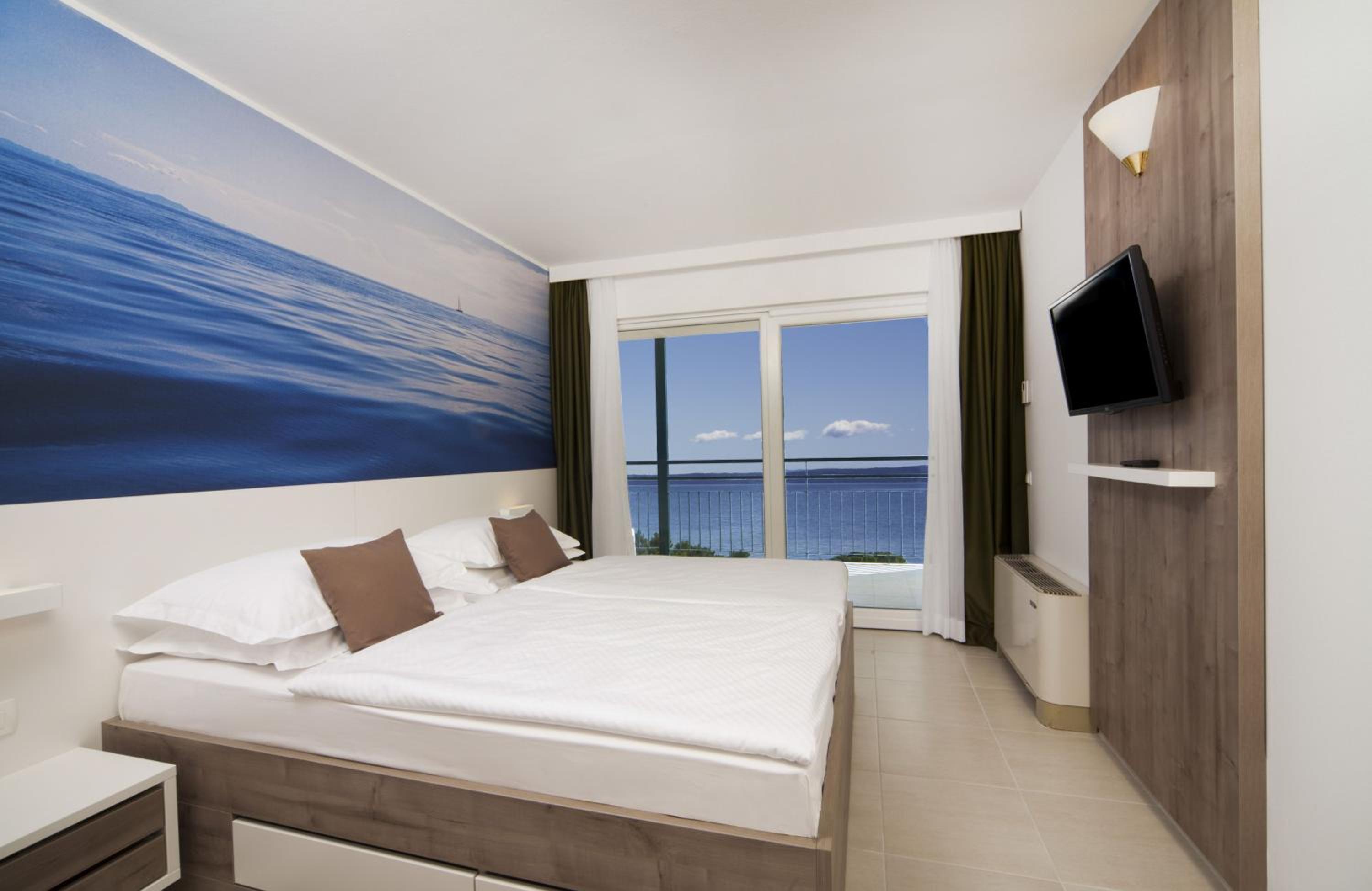 Suite, Side Sea View, Balcony