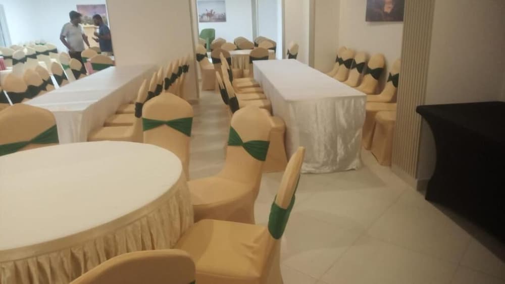 Muscat Hills Hotel 48/63