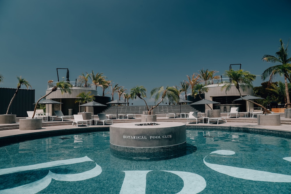 Botanical Pool Club 51/56