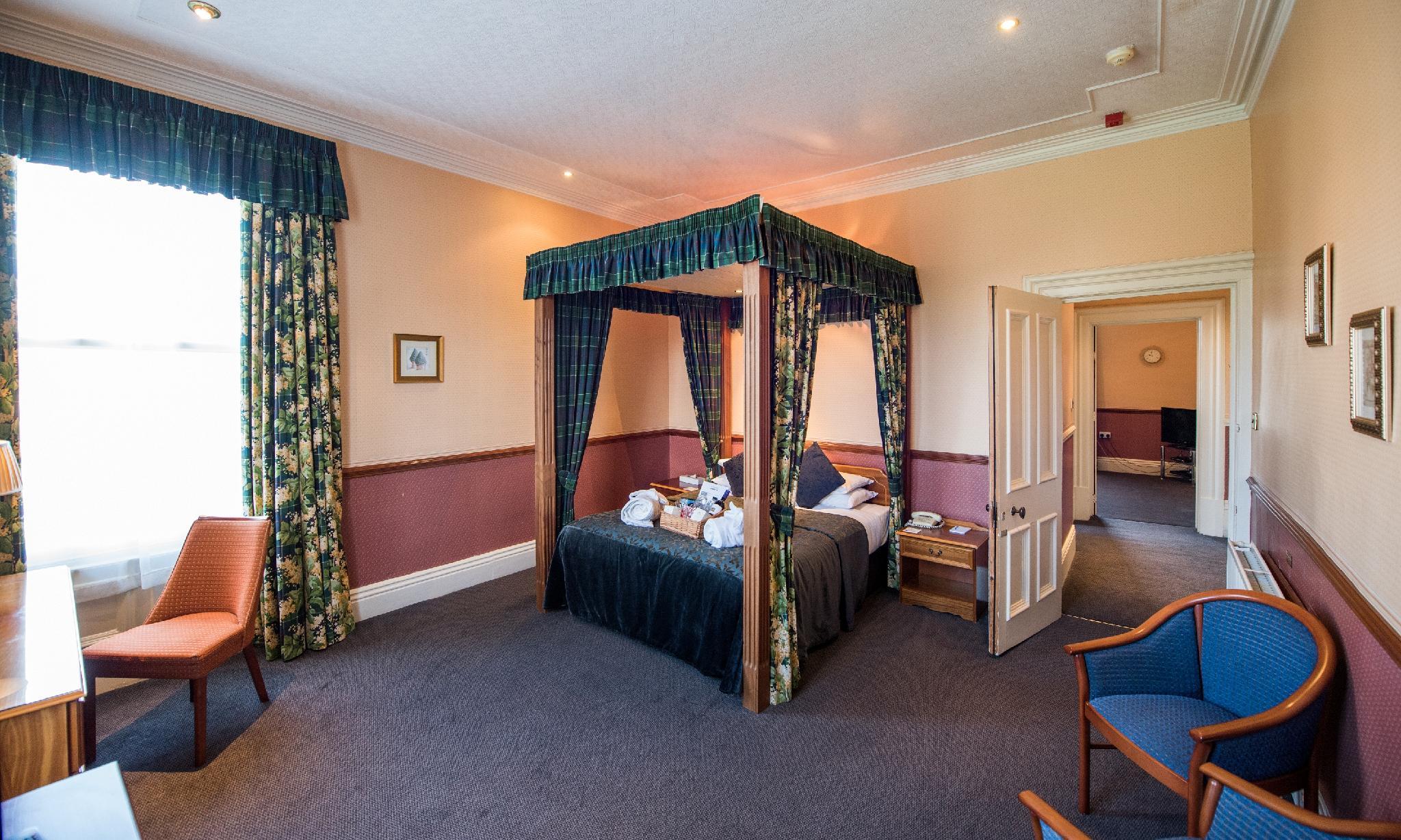 Four Poster, Suite