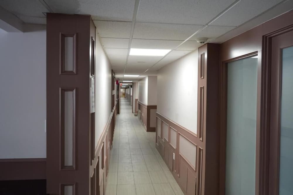 Airport Travellers Inn 6/51