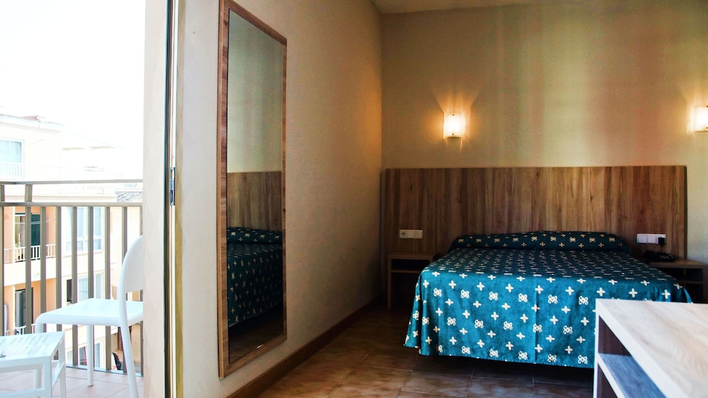Iris Hotel 13/37