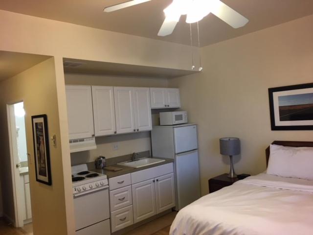 STUDIO, QUEEN BED