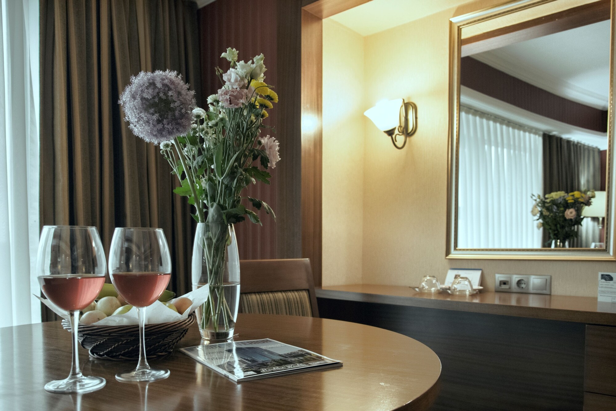 غرفة قياسية بسرير كينج بإطلالة على المدينة، Diplomat Hotel Business Center 8/8