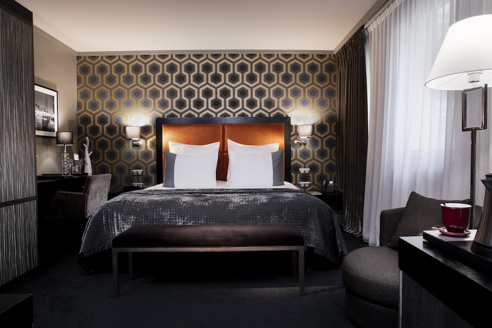 THE ONE Alma Paris 28/70