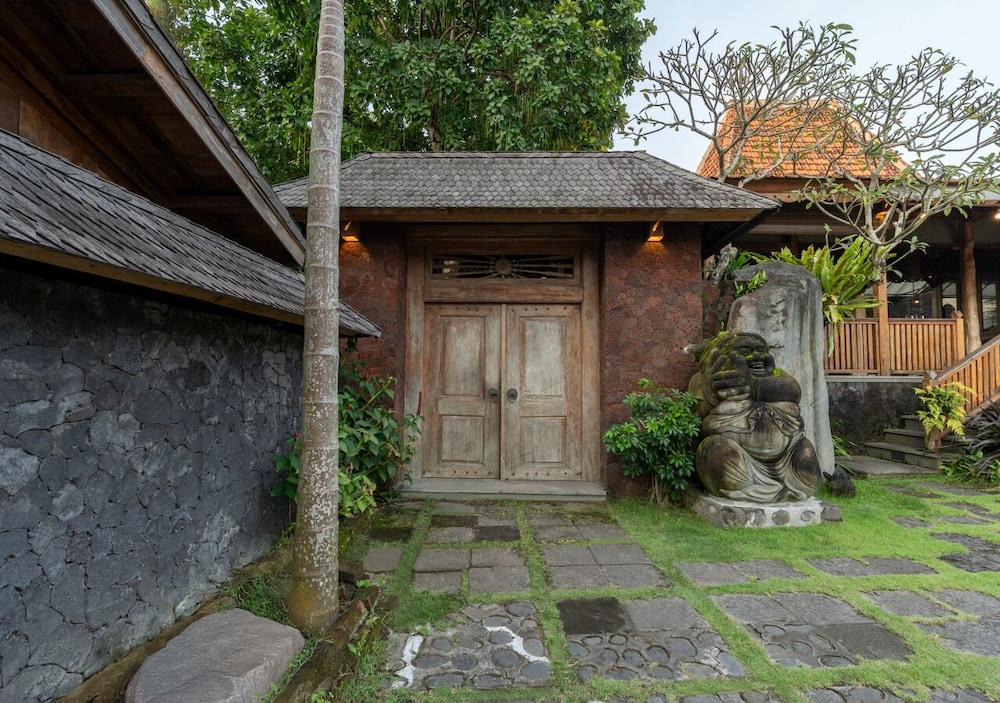 Taulan Villa and Restaurant 43/50