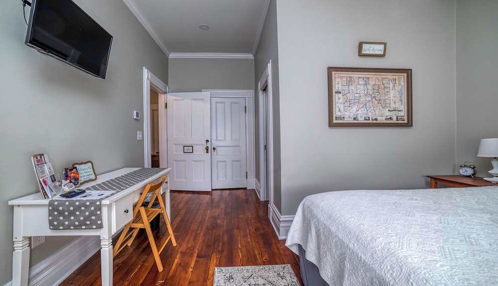 Hatch House Bed & Breakfast 10/38