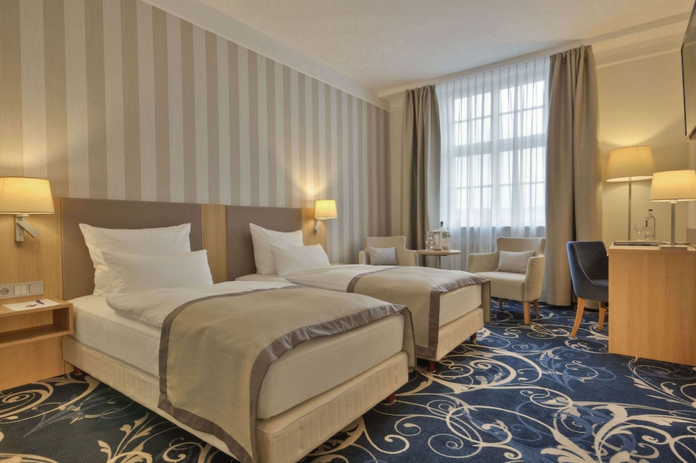 Schlosshotel Karlsruhe 11/40