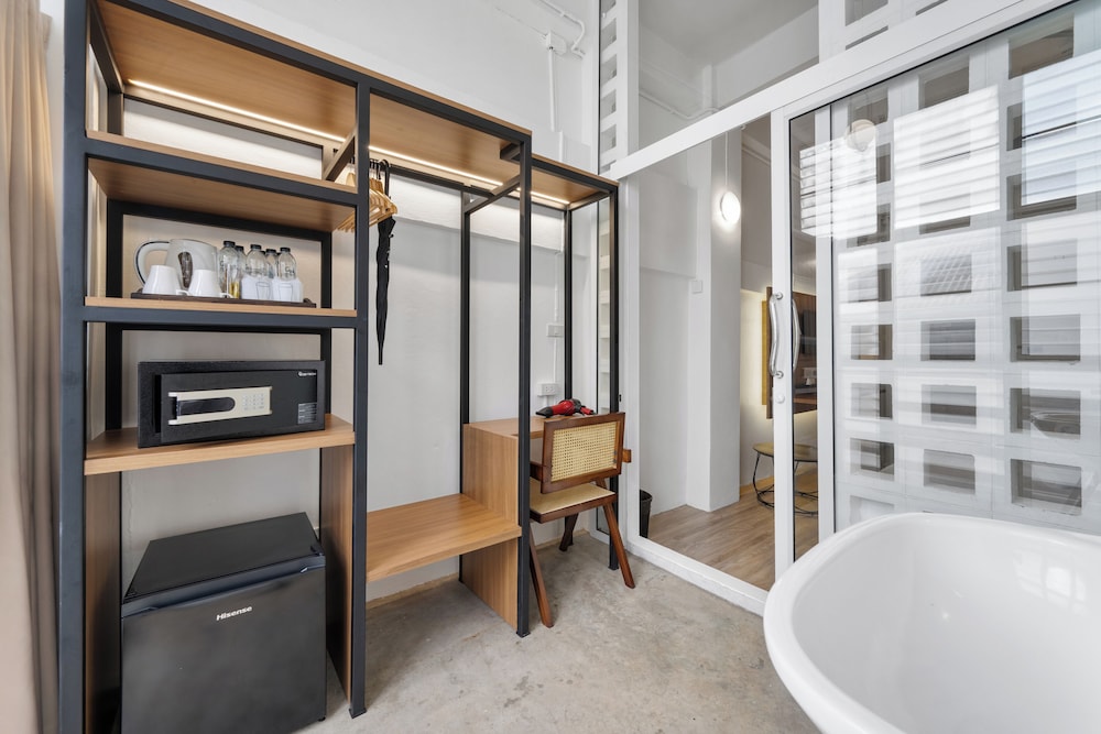 River View Residence 64/66
