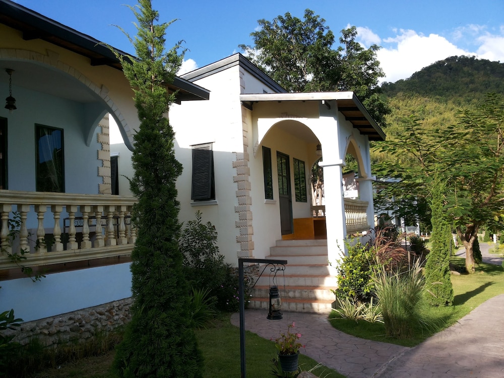 Stamp Hills Resort And Restaurant 67/71