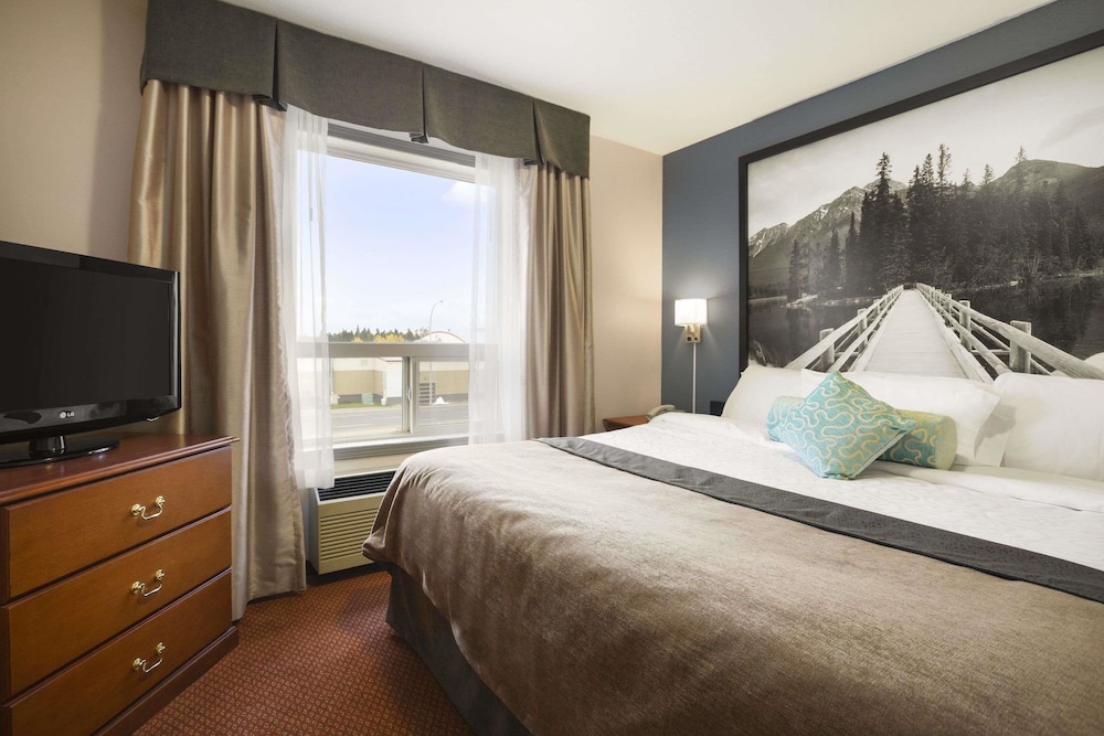Super 8 by Wyndham Whitecourt 8/30
