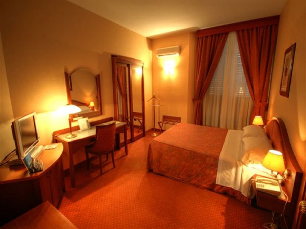 Massimo Plaza Hotel 33/47
