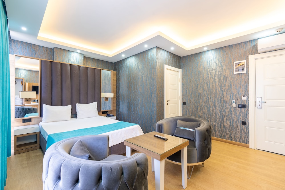 Black Palace Hotel 16/43