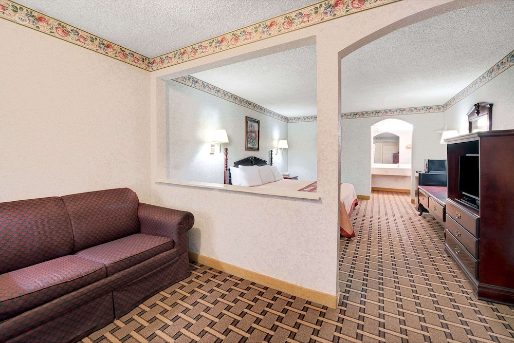 Super 8 by Wyndham Dallas South 13/15