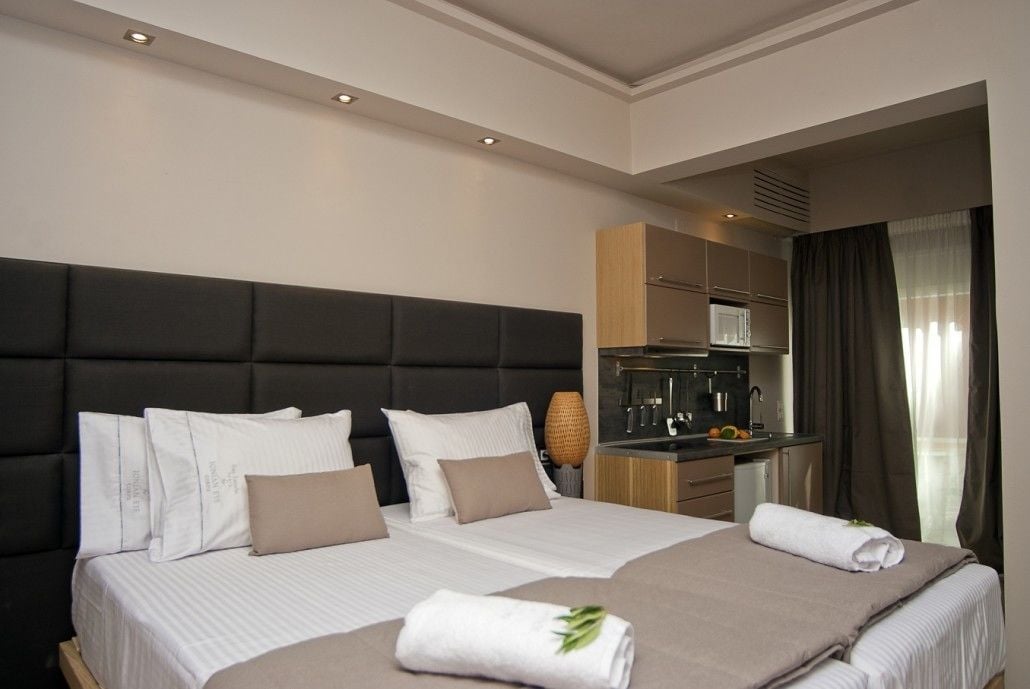 ROOM, TWIN BEDS
