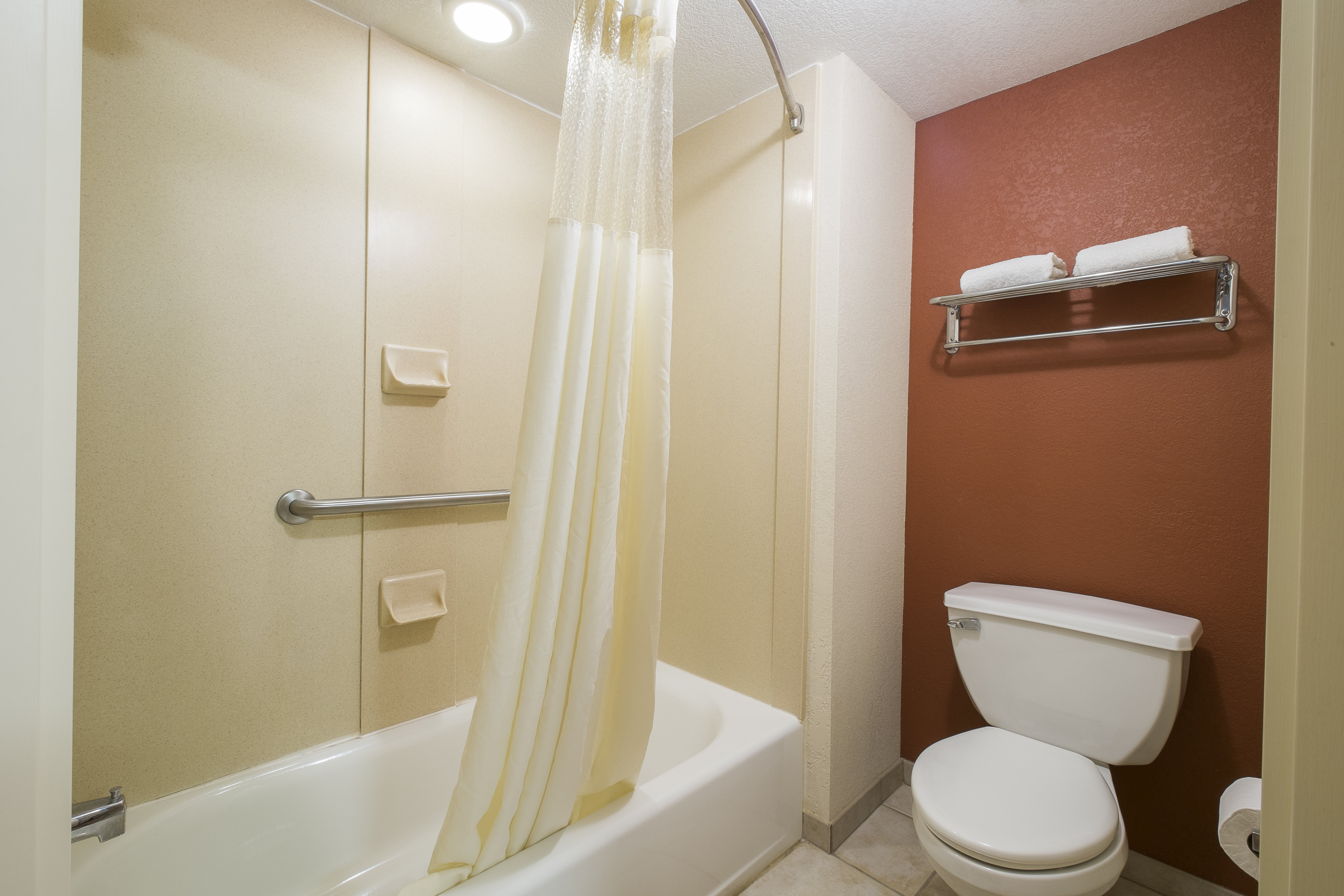غرفة ديلوكس بسرير كينج، Red Roof Inn & Suites Philadelphia - Bellmawr 7/8