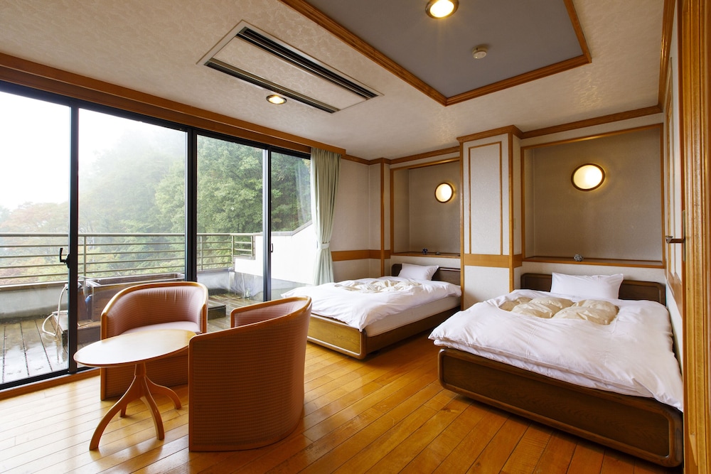 ROOM, TWIN BEDS, TOP FLOOR