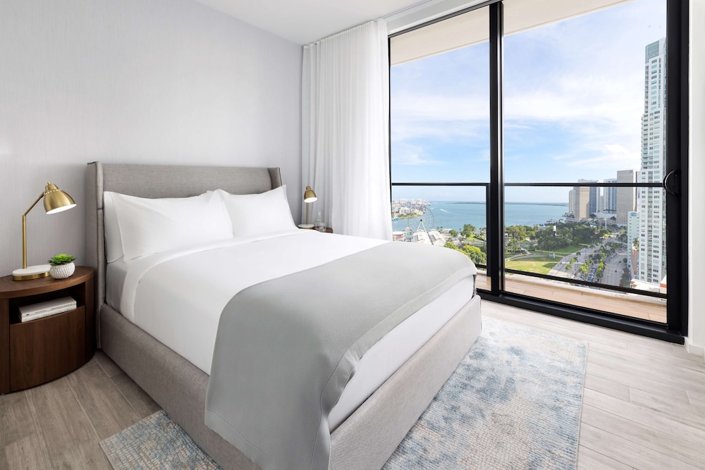 2 BEDROOMS, SUITE, KING AND QUEEN BED, BAY VIEW