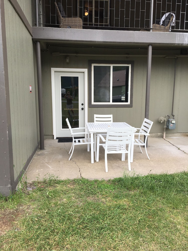 Western Inn-Glacier Park 44/50
