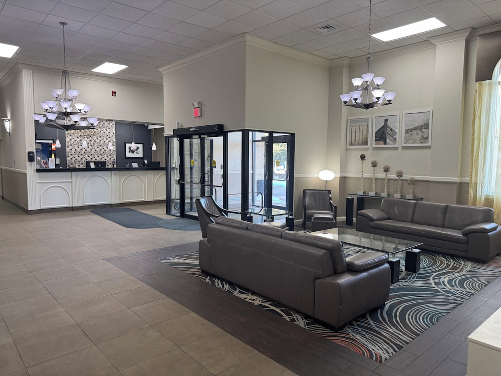 Days Inn & Suites by Wyndham Festus 38/60