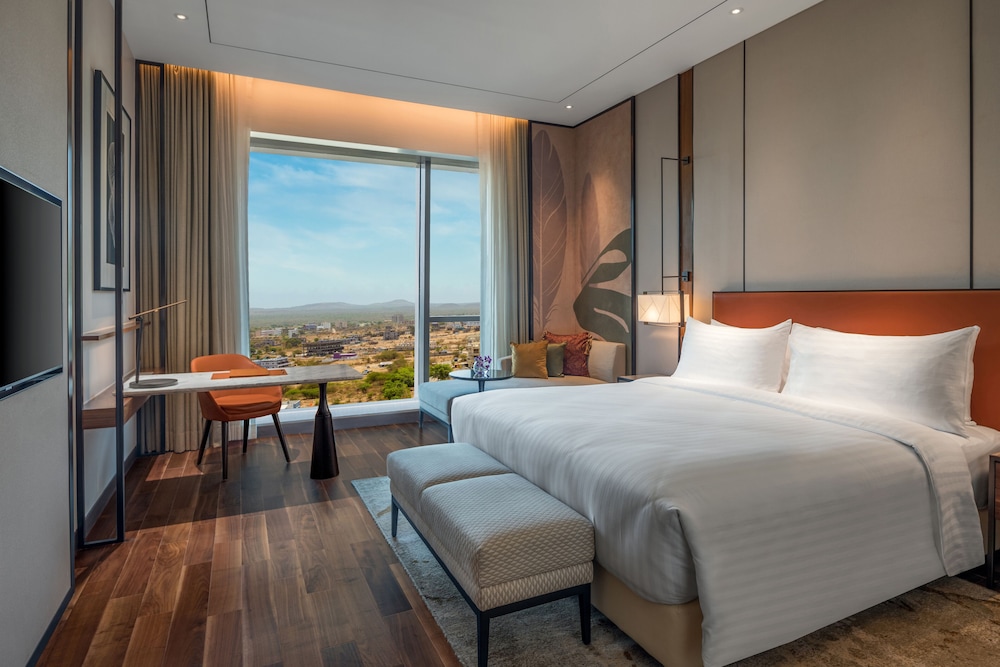 Superior, King Bed, Hill View، Radisson Blu Hotel & Spa Nashik 7/10