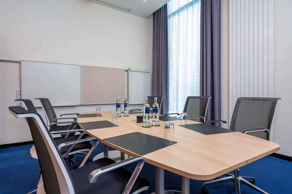 INTERCITY HOTEL FRANKFURT AIRPORT 56/61