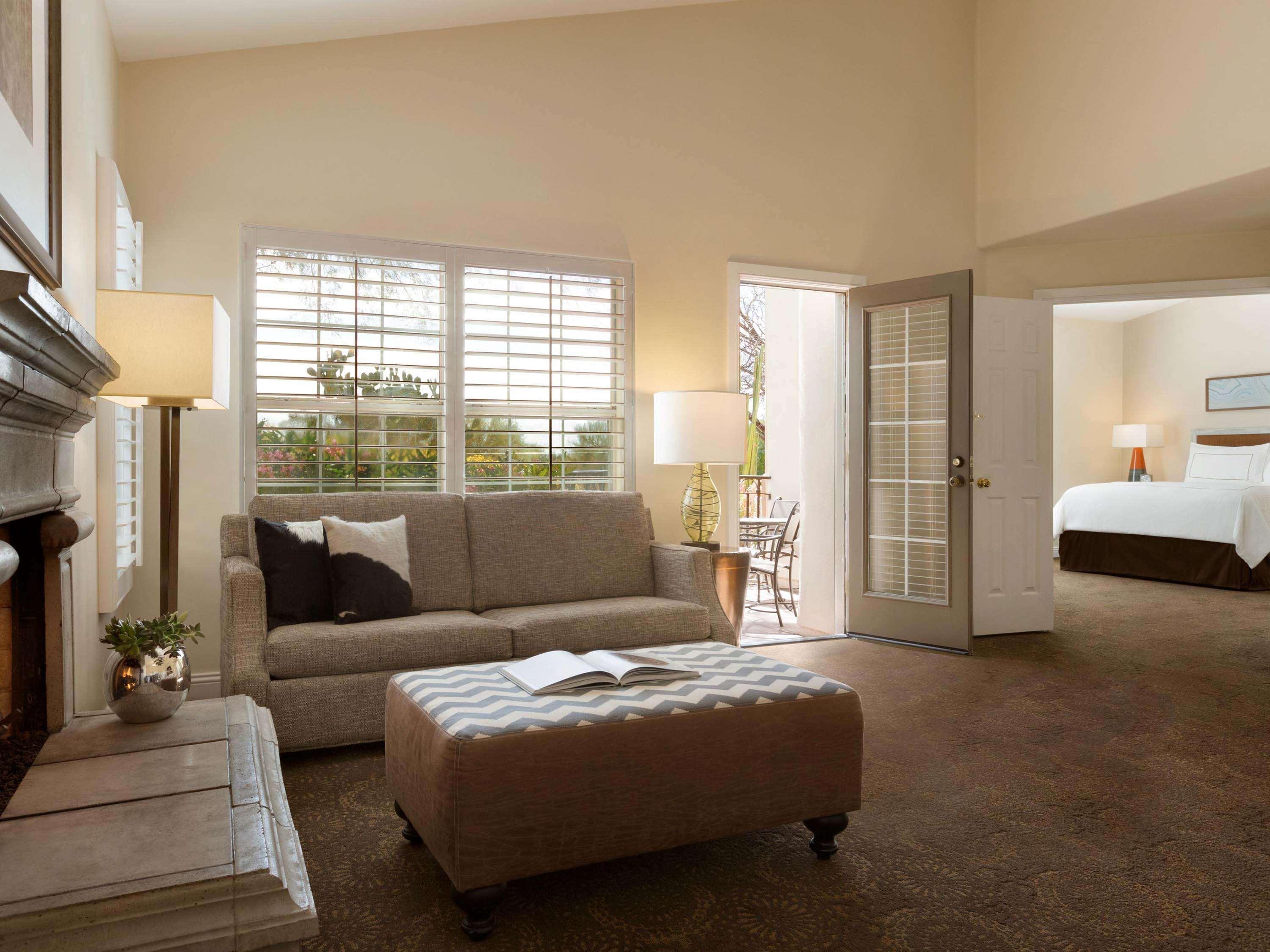 Private, 1 Bedroom, Suite, King Bed, Balcony or Patio، Fairmont Scottsdale Princess 3/6