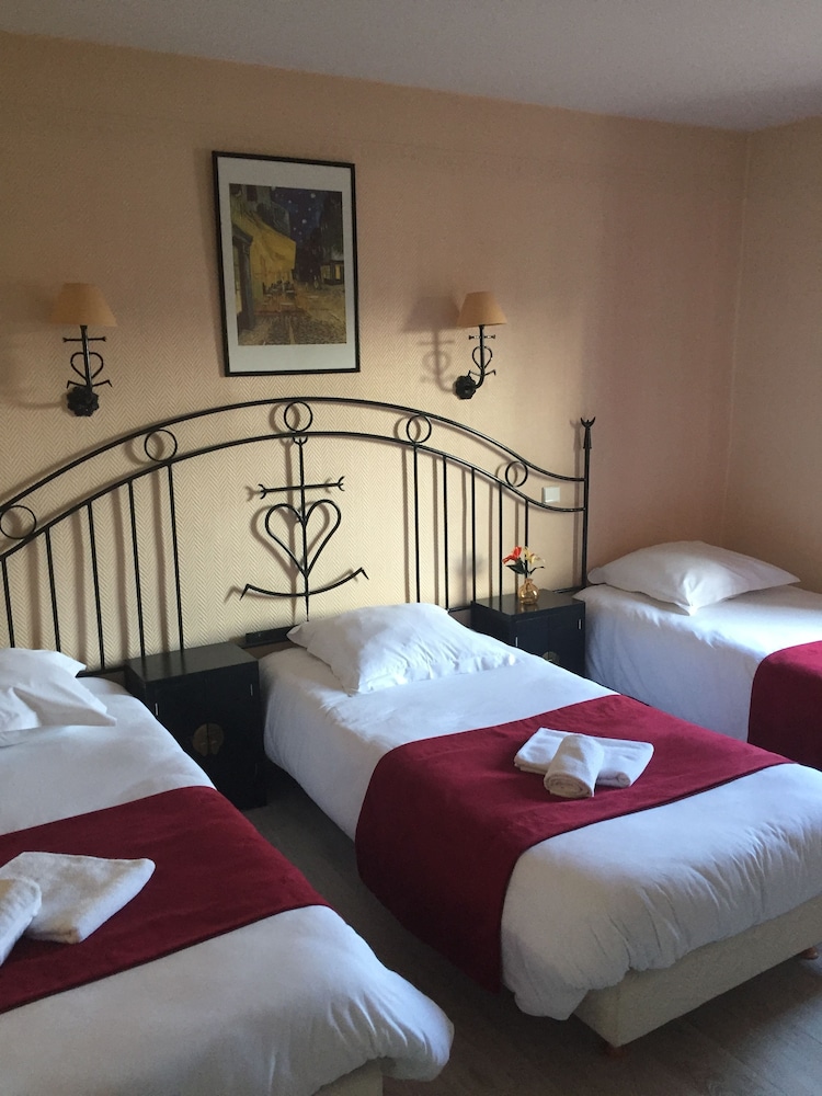 غرفة ثلاثية، HOSTELLERIE DE LA SOURCE 8/10