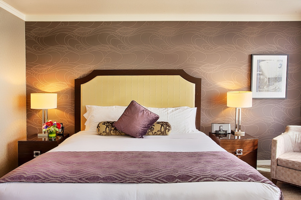 STANDARD, KING BED, MOUNTAIN SIDE