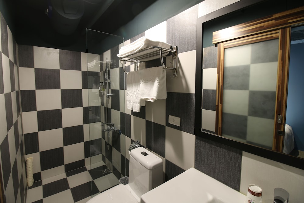 R10 Eco Hotel 48/50
