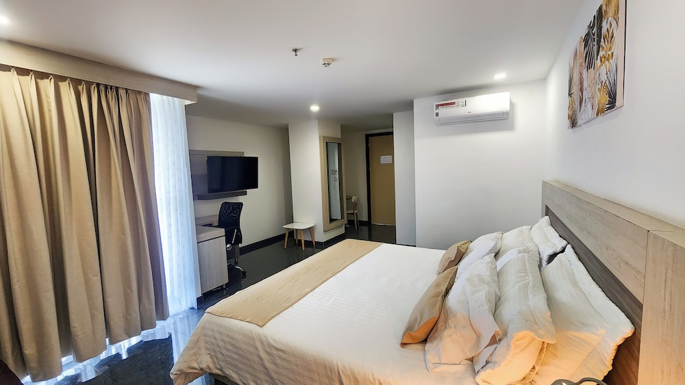 غرفة سوبيريور بسرير كينج مع أريكة، Hotel BE Suites Cali 5/10