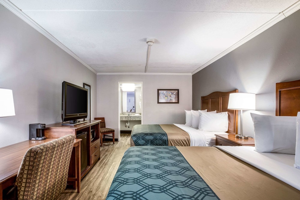 Travelodge by Wyndham Canton/Livonia Area, MI 16/38