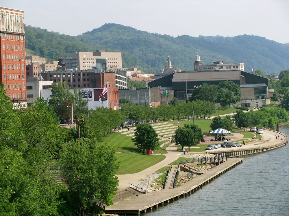 RESIDENCE INN WHEELING-ST. CLAIRSVILLE, OH 50/51