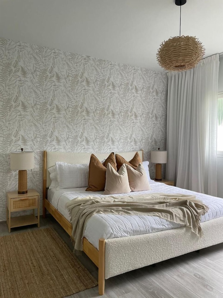Tracadero Beach Resort 23/77