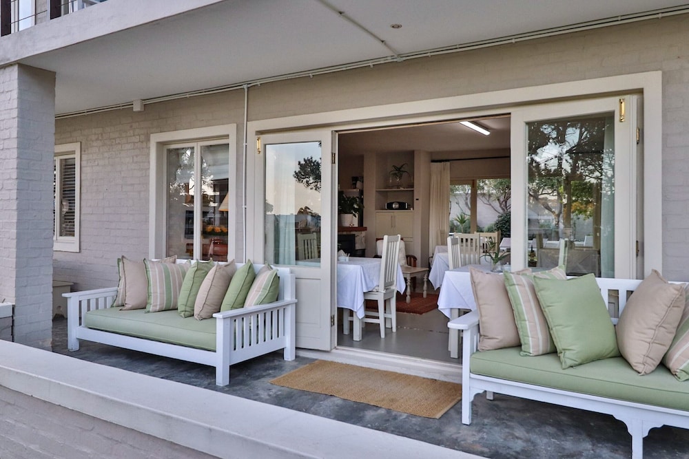 Hermanus Lodge on the Green 40/72
