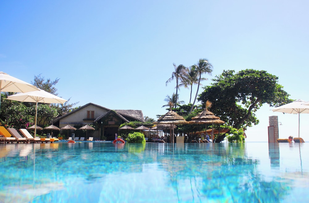 Aroma Beach Resort & Spa 5/50