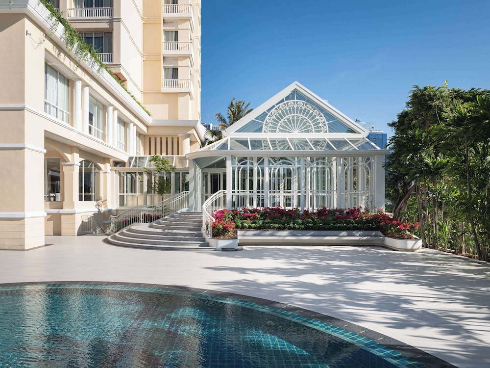 Sofitel Phnom Penh Phokeethra Hotel 70/76