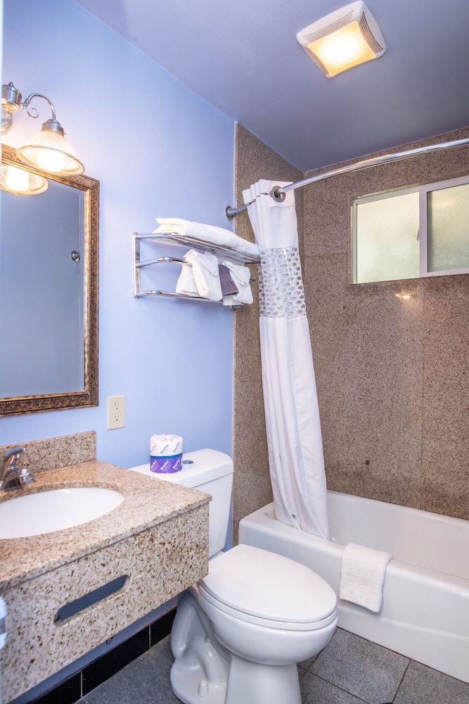 Aqua Breeze Inn 45/55