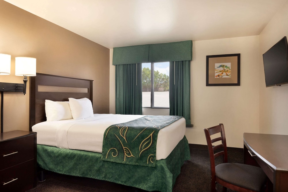 Travelodge by Wyndham Dexter 12/38