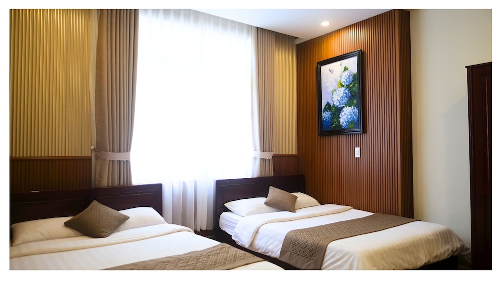 Deluxe, Quadruple, 2 Double Beds, Hill View