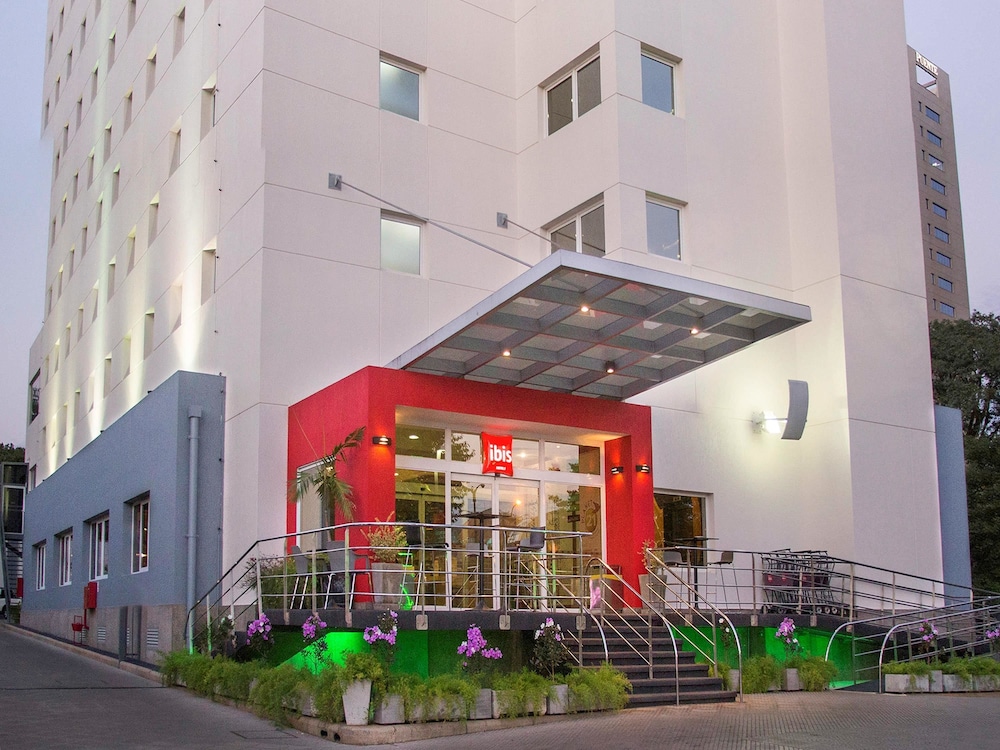 Ibis Asuncion 61/69