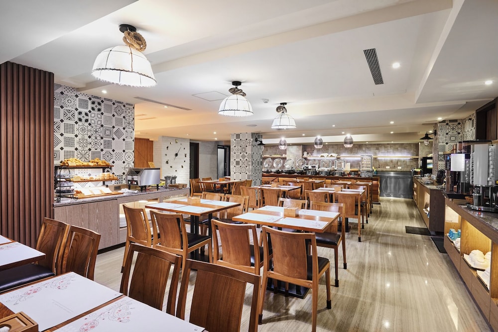 Lan Kwai Fong Garden Hotel 54/66