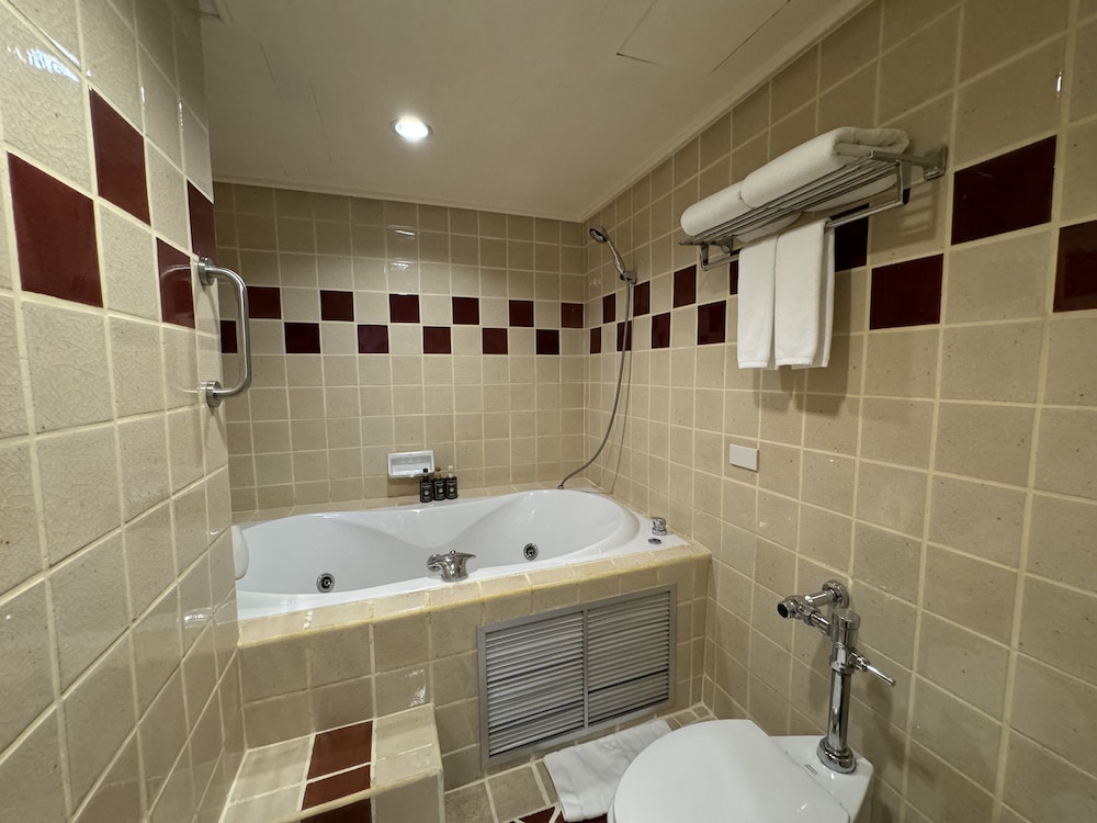 جناح فاخر بسرير كينج، Le Siam Hotel 4/4