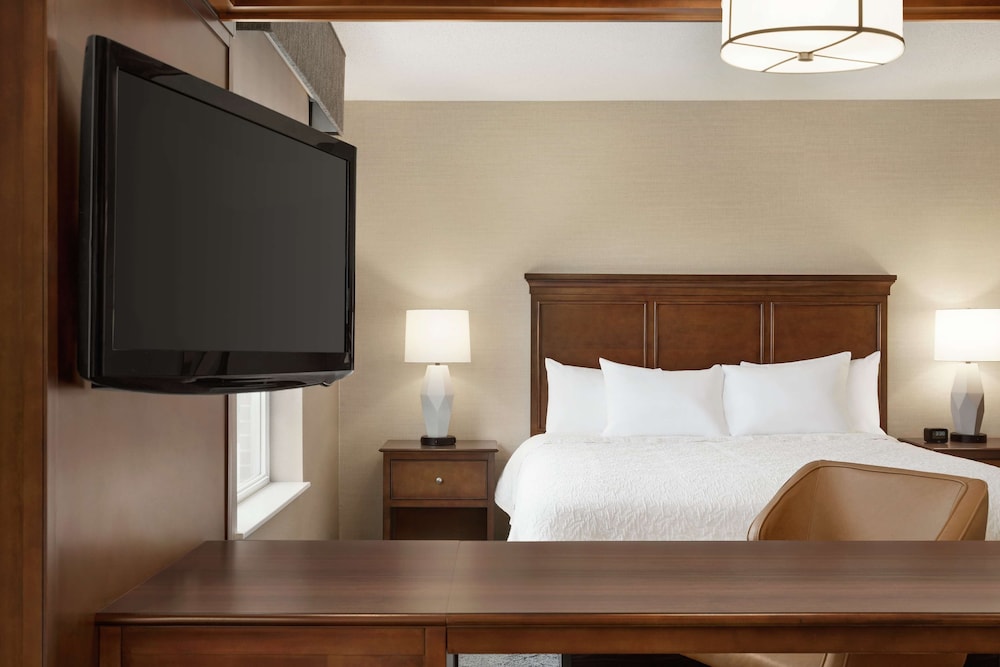 Hampton Inn Suites Exeter 7/52