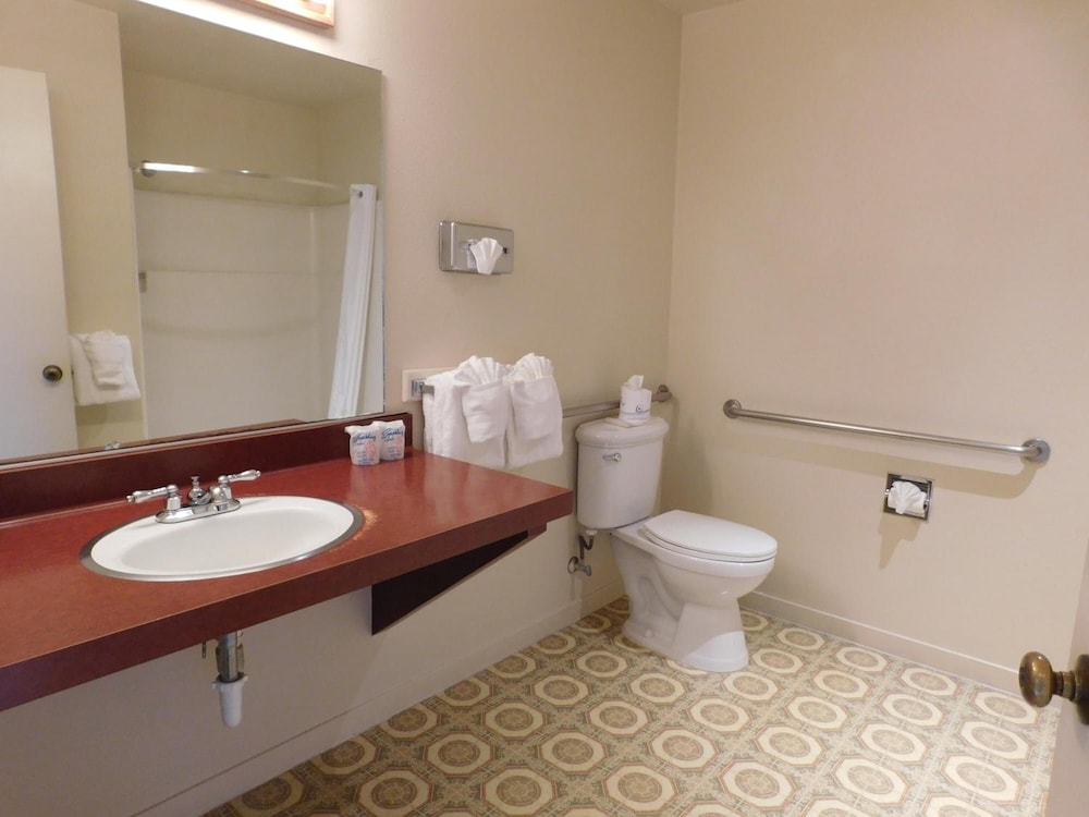 Pacific Gardens Inn 61/64