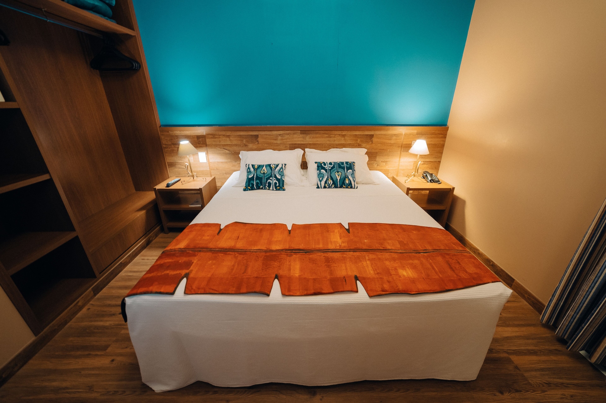 Super, Luxury, King Bed, Partial Beach View, Sofa, Adult Only, Accessible 4/6