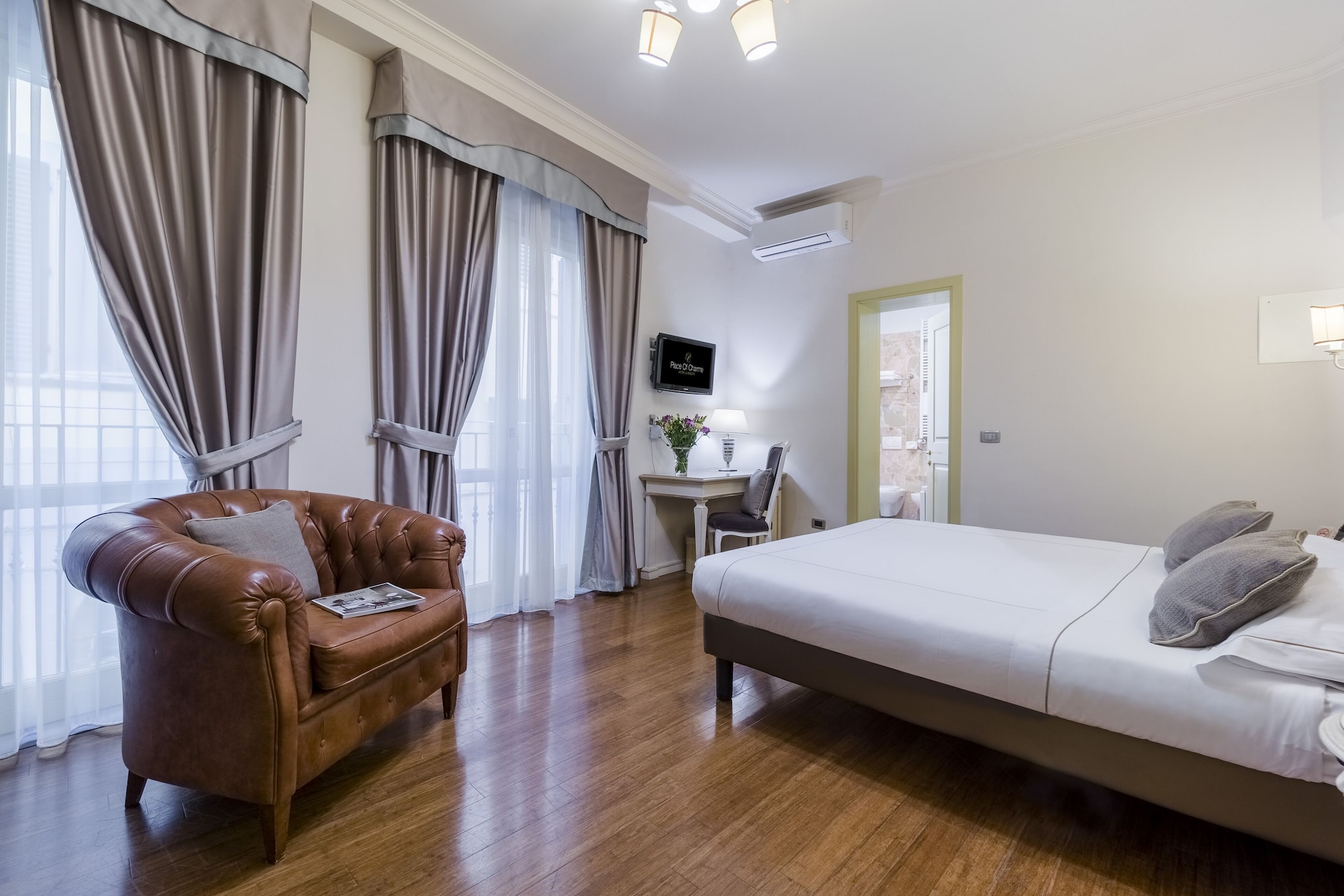 SUPERIOR, DOUBLE OR TWIN BED